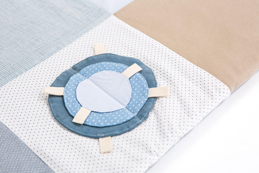 Activiteitendeken Baby Handgemaakt Blauw Met Speelbogen by Karloova