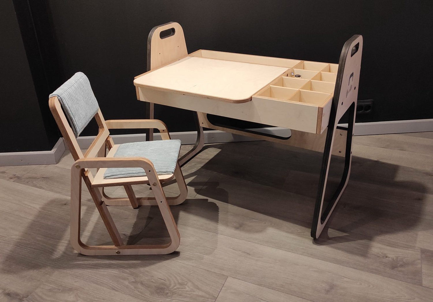 Montessori Tafel En Stoelenset Verstelbaar Mintgroene by Luula