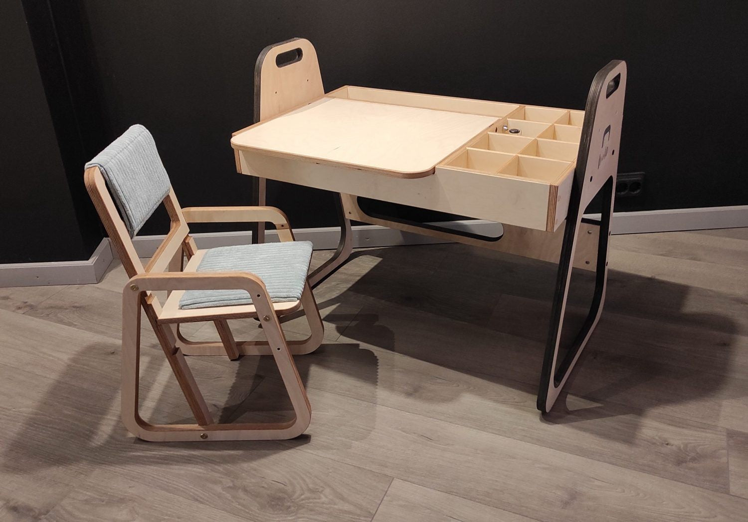 Montessori Tafel En Stoelenset Verstelbaar Mintgroene by Luula