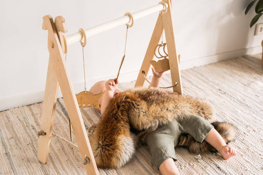 Houten Babyspeelgym Voor Baby Ontwikkeling Beweging by Ewart Woods