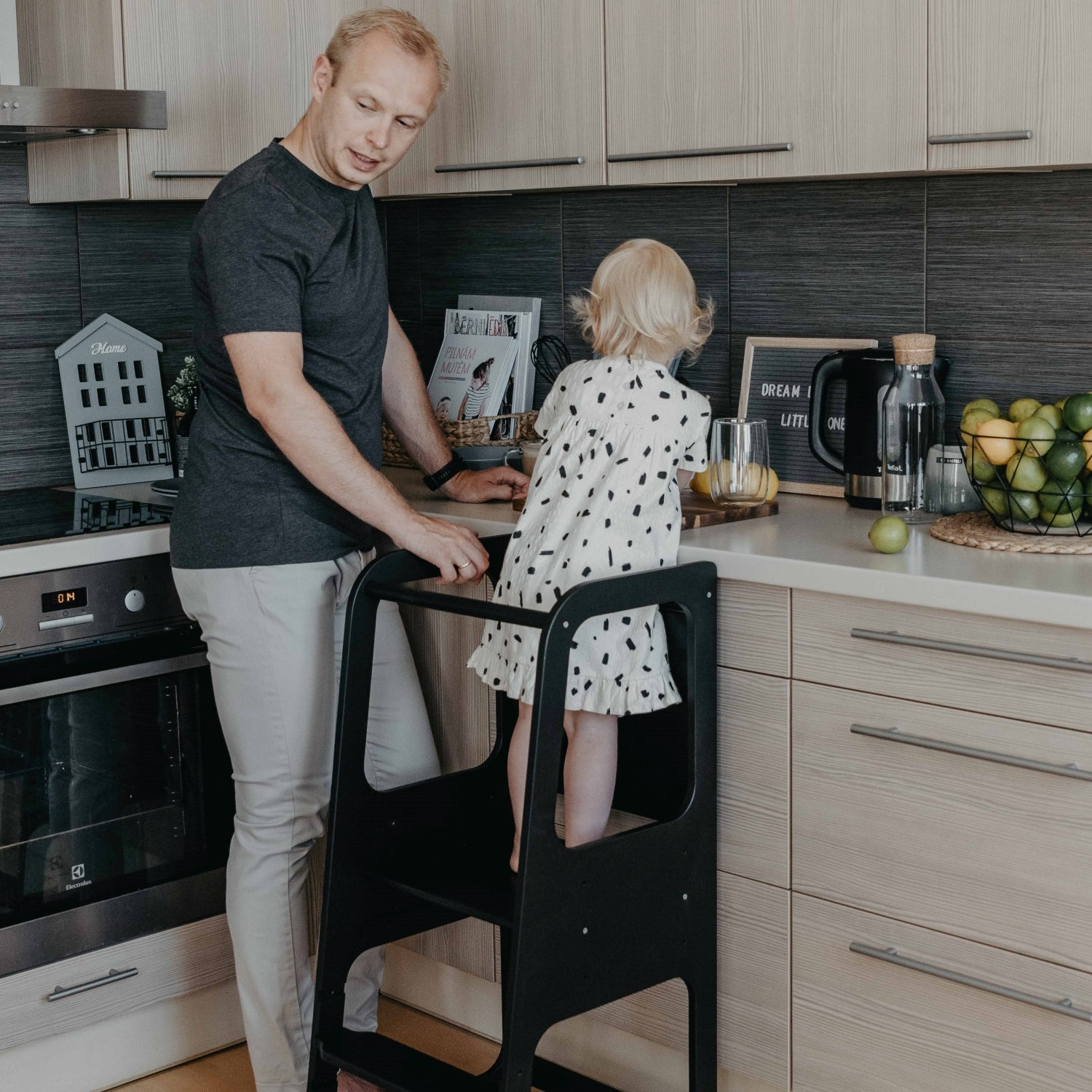 Montessori Houten Keukentoren Met Krijtbord Kinderen by Montessori House Bed