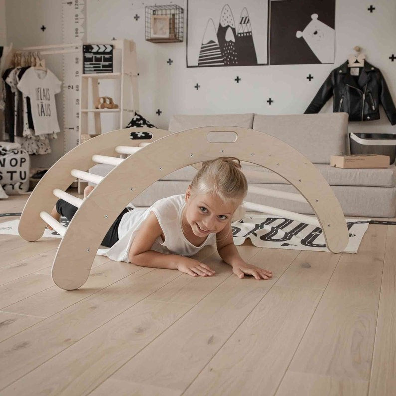 Houten Klimboogvorm Montessori Speeltoestel Balanceren by Montessori House Bed