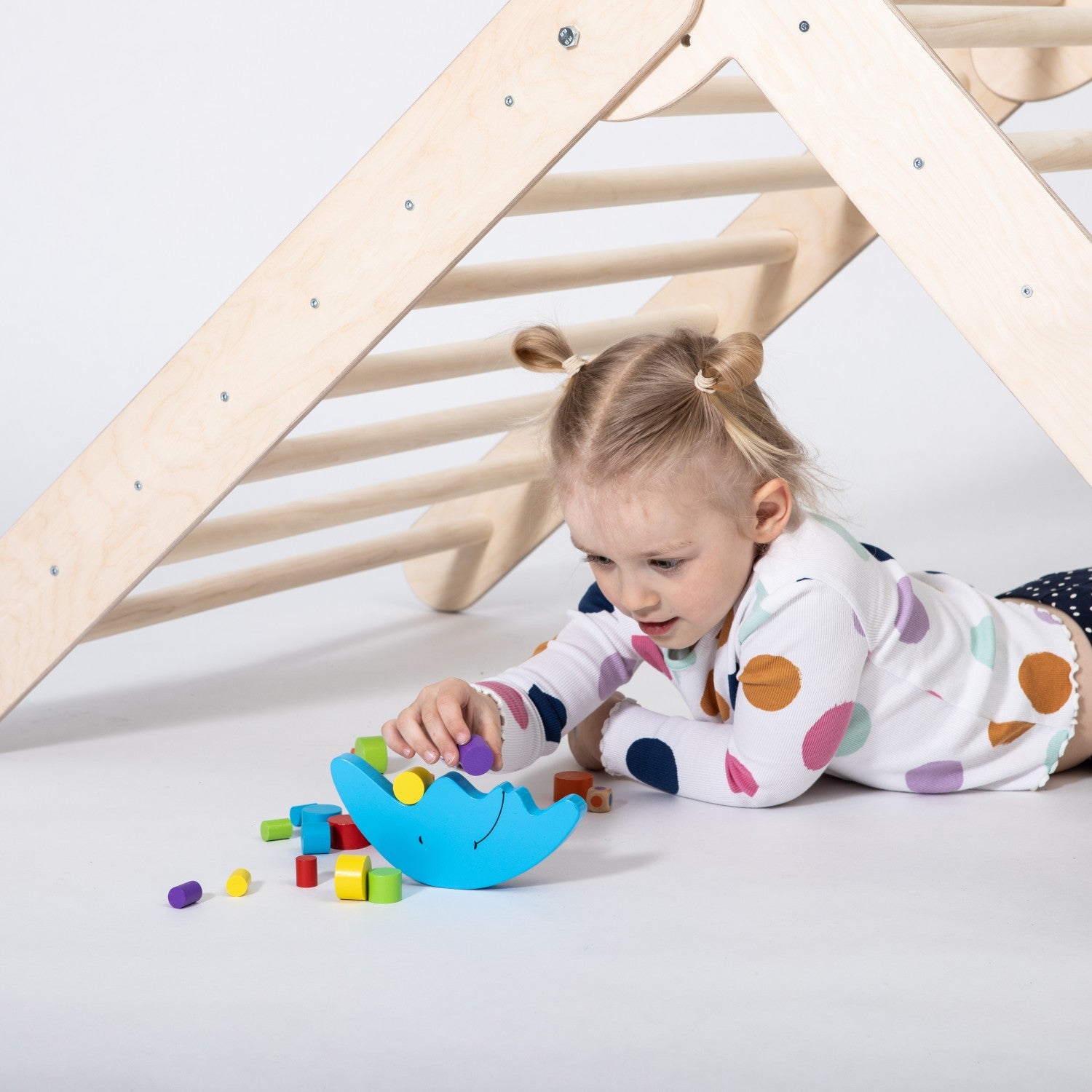 Montessori Klimdriehoek Inklapbaar Binnen Speelgym by Montessori House Bed