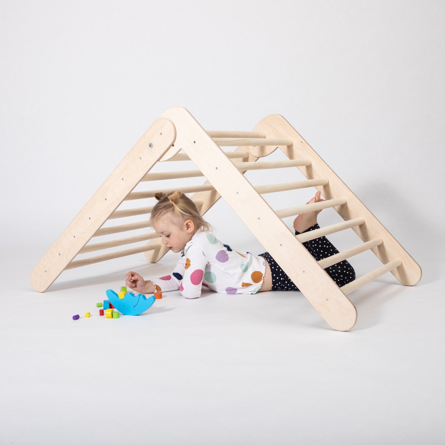 Montessori Klimdriehoek Inklapbaar Binnen Speelgym by Montessori House Bed