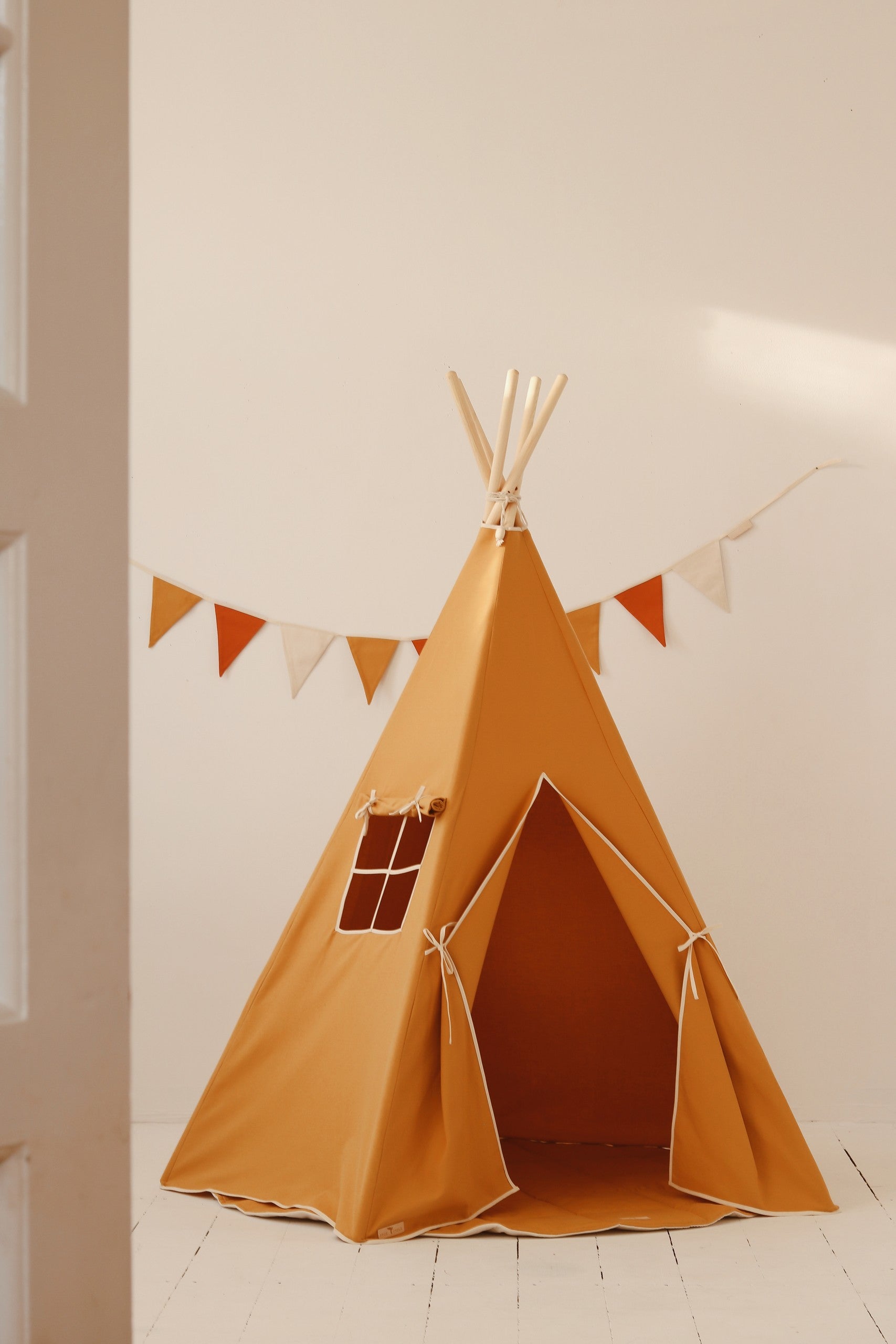 Teepee Tent Oranje Kindvriendelijk Buiten Speelplek by moi mili