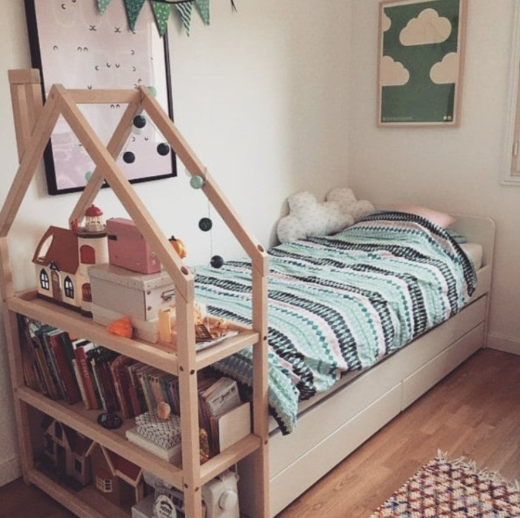 Huisvormige Boekenkast Montessori Kinderkamer Vrijstaand by Montessori House Bed