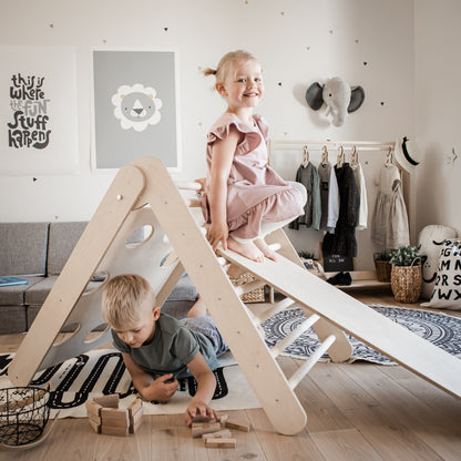 Montessori Klimdriehoek Met Inklapbare Ramp Binnen Spel by Montessori House Bed