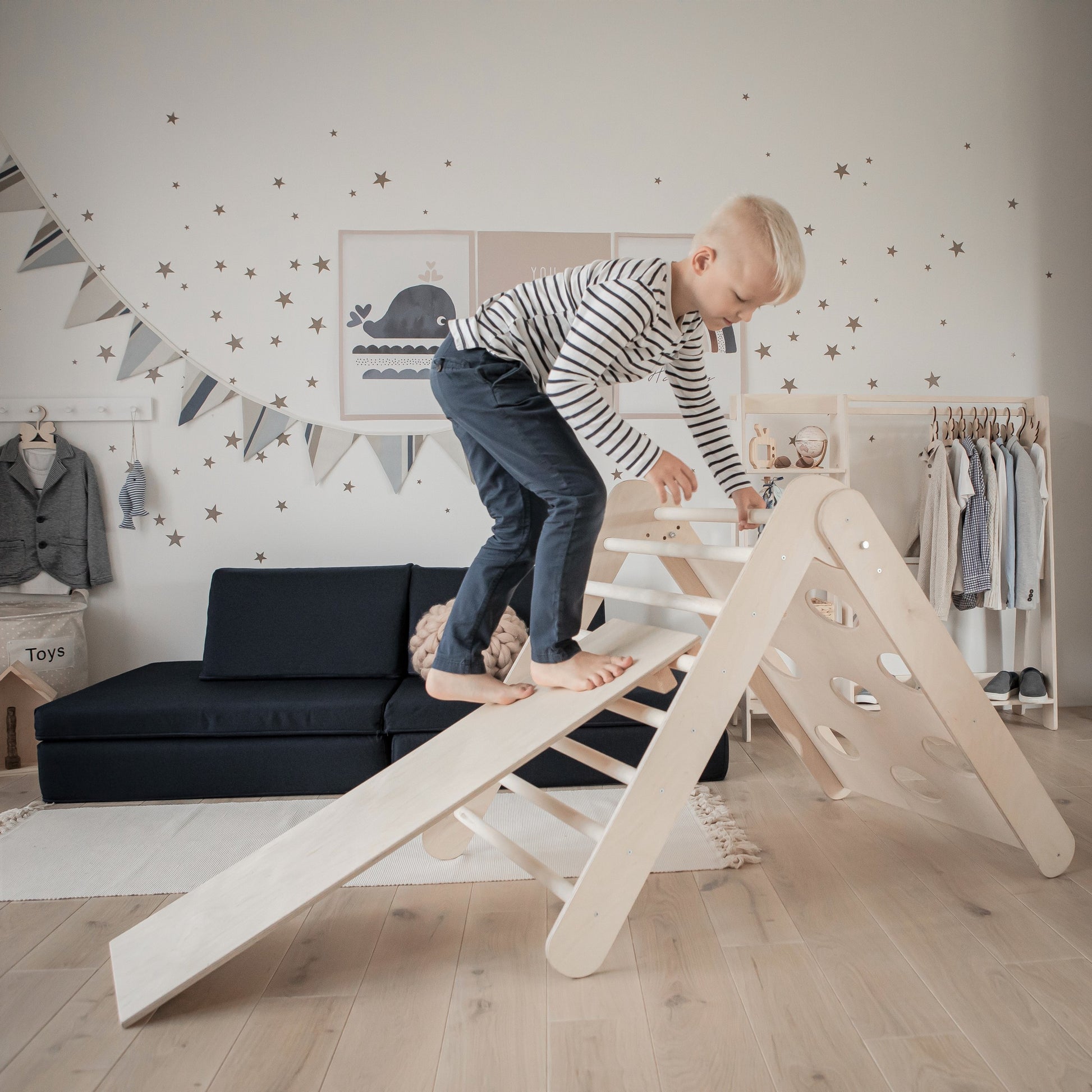 Montessori Klimdriehoek Met Inklapbare Ramp Binnen Spel by Montessori House Bed