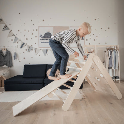 Montessori Klimdriehoek Met Inklapbare Ramp Binnen Spel by Montessori House Bed