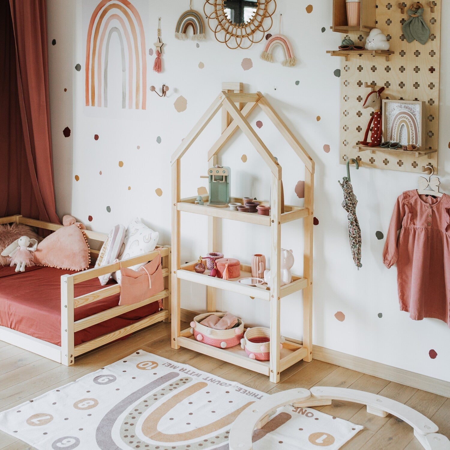 Huisvormige Boekenkast Montessori Kinderkamer Vrijstaand by Montessori House Bed