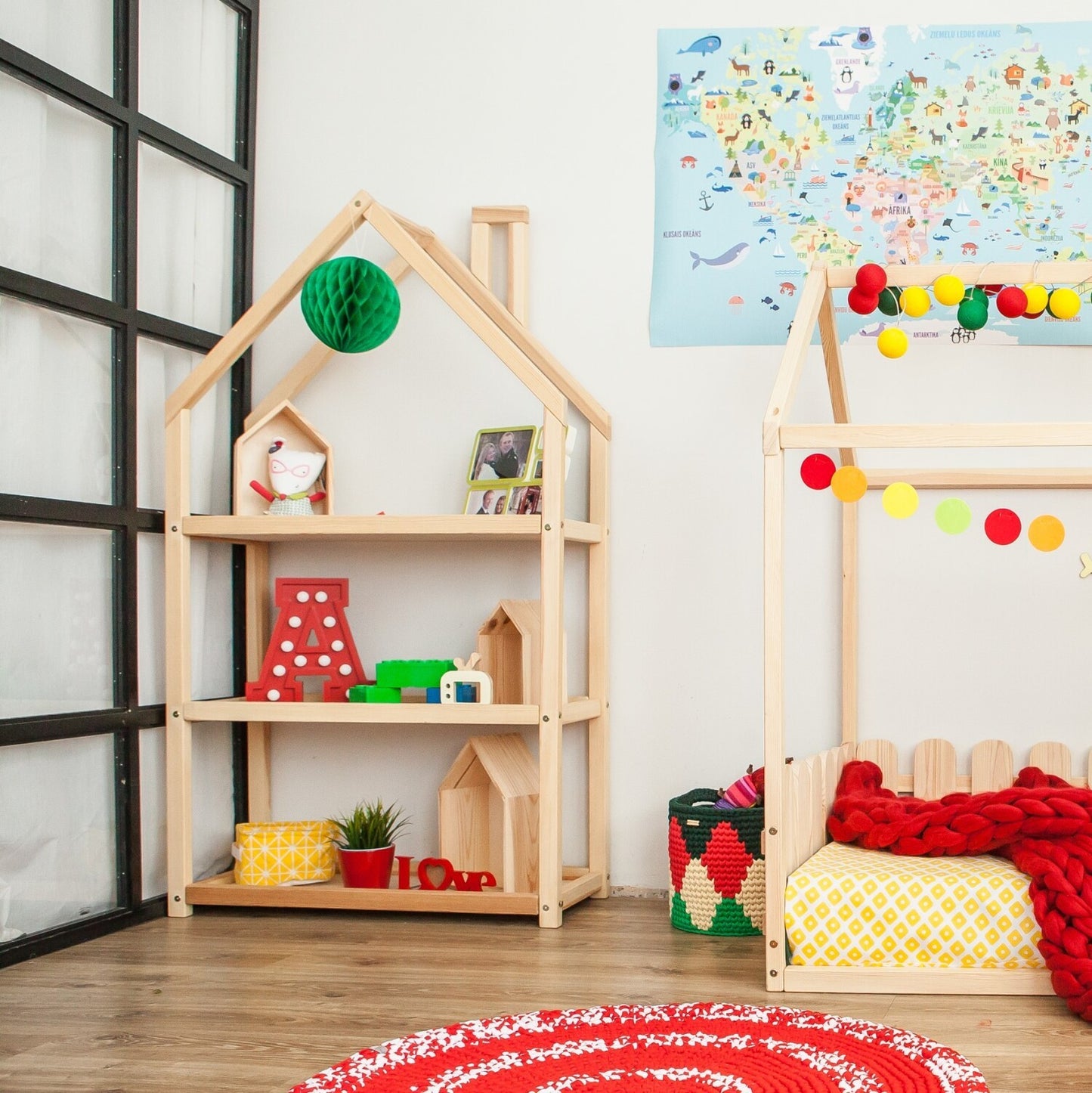 Huisvormige Boekenkast Montessori Kinderkamer Vrijstaand by Montessori House Bed